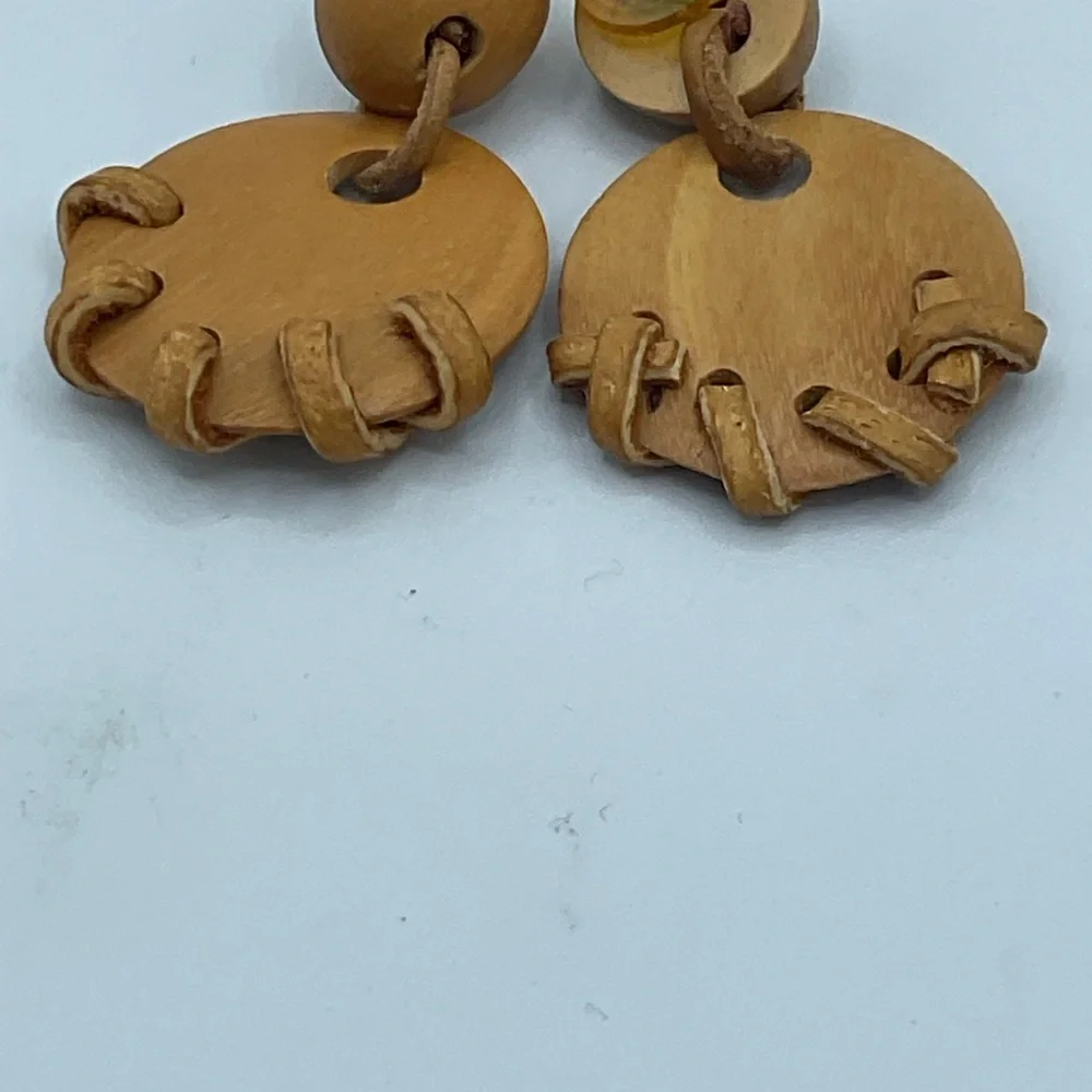 “HANDMADE” ROUND WOOD AND LEATHER ROPE DROP STYLR PIERCED EARRINGS. - Picture 4 of 9